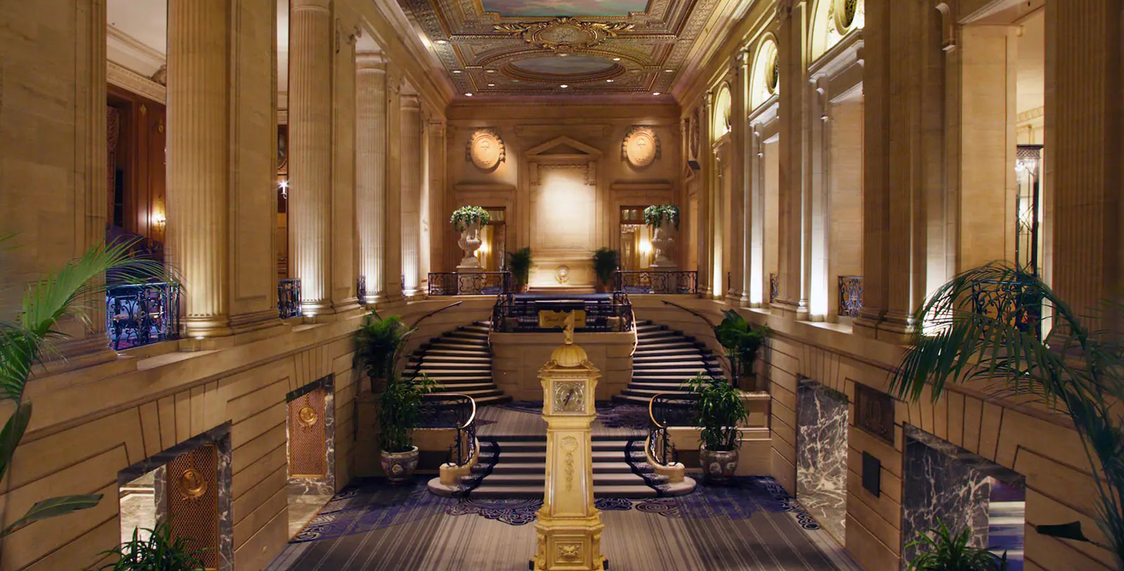 Hilton Chicago lobby